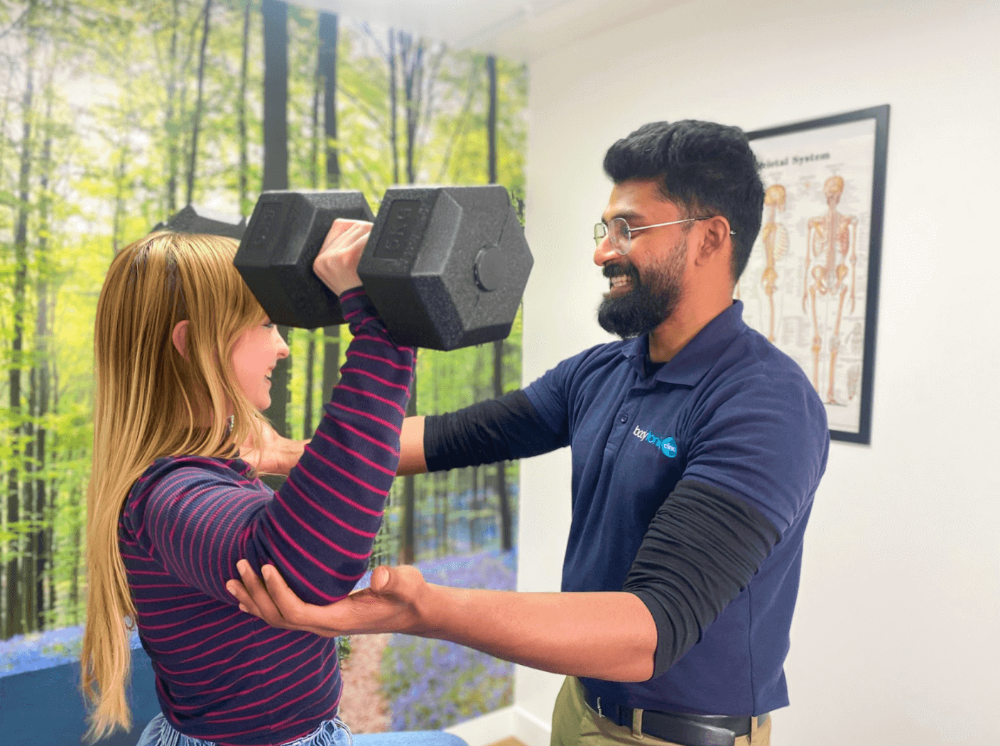patient receiving physiotherapy treatment at Bodytonic clinic in London, Canada Water SE16 and Stratford E15 E20